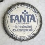 Kronkorken Fanta Deutschland 1980 1980er silber Fanta Schutzmarke mit mindestens 4% Orangensaft Abgefüllt in Offenbach/Main Peter Herdt & Söhne Mit Genehmigung der Coca-Cola GmbH Essen